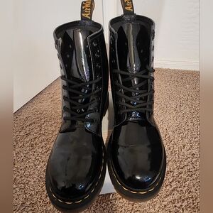 DR. MARTINS. PATENT COMBAT BOOTS